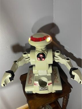 • Vintage 1998 Toymax RAD 1.0
